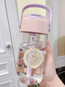 แก้วน้ำพลาสติก Tritan สำหรับผู้หญิง ทรงพกพา ดีไซน์เก๋ไก๋ ดีไซน์ใหม่ ปี 2025 พร้อมช่องแยกสำหรับชา แก้วน้ำสำหรับนักเรียน