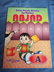 Buku belajar membacamenulismewarnai abjad anak PAUD dan TK seri A uk besar