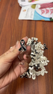 เข็มกลัดไว้อาลัย เข็มกลัดไว้ทุกข์ โบว์ดำไว้อาลัย โบว์ไว้ทุกข์ วัสดุโลหะแข็ง ขนาดเล็ก