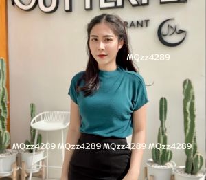 MQzz4289 พร้อมส่ง เสื้อทำงานแขนสั้นแบบใหม่ คอสูง ผ้าไหมพรม นุ่มนิ่ม ใส่สบาย ยืดได้เยอะ สาวอวบใส่ได้ Free Size