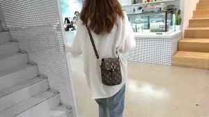 Tas Selempang Wanita Motif Jahit: Pilihan Modis & Fungsional