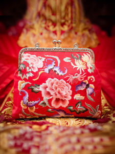 กระเป๋าสะพายไหล่ผ้าไหมไหมดอกกุหลาบฮันฟู่สำหรับงานแต่งงานแบบย้อมสีปักลายด้วยมือ กระเป๋าสะพายไหล่แบบมีซิปสำหรับงานเลี้ยงในช่วงฤดูร้อน