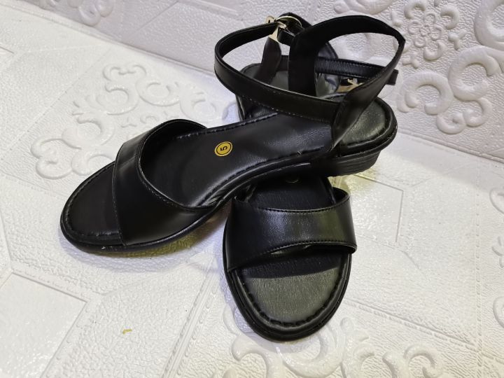 Leather sandals APC Black size 39 EU in Leather - 42173782