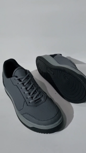 EVONIC - sepatu sneakers / abu list hitam