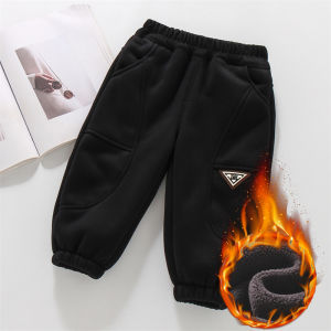 กางเกงวอร์มผ้าขนแกะสำหรับเด็กชาย ฤดูหนาว 2025 แฟชั่นเด็ก ป้ายสามเหลี่ยมหนา อบอุ่น กางเกงขายาวทรงหลวม ทรงหลวม