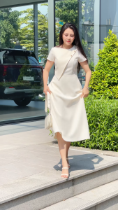 Đầm nữ GUMAC dáng A xòe phối bản trước ngực đính phụ kiện trang trí có túi thời trang DG01008 - DG07049
