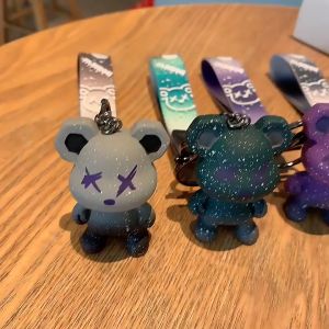 Móc khóa 3d hoạt hình họa tiêt  gấu bearbrick - móc khóa hình heo -   móc khóa xe - móc khóa nhà - moc khóa -  Móc Khóa Đẹp Và Độc Đáo - móc khóa cửa - móc khóa hoạt hình