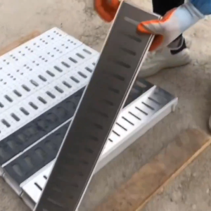 Linear Resin Drainage Kanal System with Stainless Steel Top for Patio Garden and Pathway