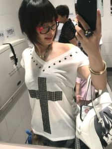 Áo Thun Tay Ngắn Cổ Chữ V in Hình Thập Tự Màu Trắng Phong Cách Mỹ Cho Nữ Mùa Hè Thiết Kế Ôm Vừa Vặn Đa Năng