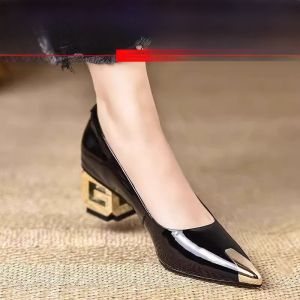 รองเท้าส้นเตี้ยหนังสำหรับผู้หญิง ฤดูใบไม้ผลิและฤดูร้อน รองเท้าทำงานแบบสวมส้นกลางสีลึกสำหรับใส่ไปทำงานในชีวิตประจำวัน