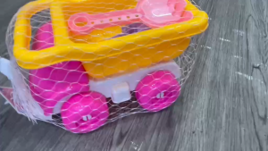 Bộ Dụng Cụ Xúc Cát Xe Tải Đồ Chơi Cho Bé Màu Hồng Vàng Kèm – Chất Liệu Nhựa An Toàn