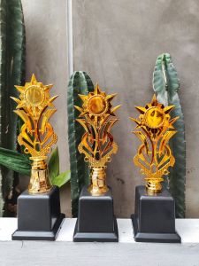 PROMO PIALA LOMBA SET isi 3 JUARA 1 2 3 TATAKAN HITAM POLOS MODEL RANDOM TIDAK BISA PILIH MODEL TINGGI 34CM