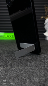 ELELAB ที่วางโทรศัพท์แบบติดกาว บางเฉียบ พับได้ ไม่เห็นรอย โลหะอลูมิเนียม ใช้ตั้งโต๊ะได้ เข้ากันได้กับสมาร์ทโฟนทุกรุ่น