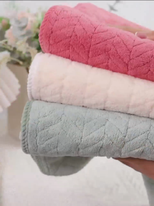 ผ้าเช็ดตัวคอตตอนพรีเมียม ลายเรขาคณิต ขนาด 140x70 ซม. แพ็คคู่