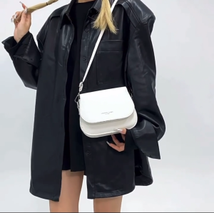 GreenApple Malaysia - Saddle Messenger Women Crossbody Shoulder Bag Beg Tangan New style trendy girl summer simple fashion trendy shoulder small bag female Ready stock