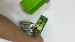 Turmera DIY 12V Battery Box with 3x7 18650 Holder 40A BMS Voltage Capacity Displayer Dual-Channel 2*USB 5V Power Bank Controllab