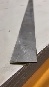 เส้นแบนสแตนเลส 304แท้ 100% หนา2.5มิล ยาว1เมตร หน้า1.5" 2" ผิว2b เกรด304แท้ 100% หรือระบุความยาว