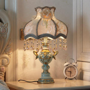 โคมไฟตั้งโต๊ะสไตล์ยุโรป ปรับระดับแสงได้ ใช้งานไฟฟ้า ห้องนอน หลอดไฟ LED ความสว่างสูง โคมไฟตกแต่งห้องนอน