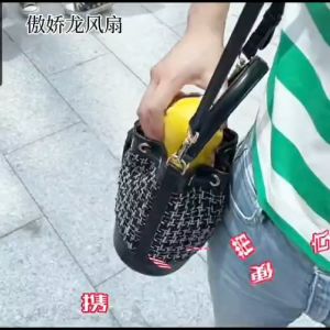 JAYA KIPAS DINO: kipas angin portable dino kuning