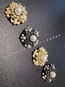 กระดุมโลหะปEARL ใหม่สไตล์ย้อนยุคสำหรับเสื้อคาร์ดิแกน เสื้อโค้ทขนสัตว์ เสื้อกั๊ก เสื้อเชิ้ตลำลอง กระดุมตกแต่ง