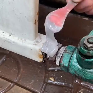 Lem Besi AB Seperti Las Agen Perbaikan Cacat Tahan Suhu Tinggi Tahan Minyak / Lem Metal Perbaikan Logam Casting Glue