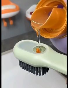 แปรงขัดรองเท้า แปรงปัดเสื้อ แปรงรองเท้ามีช่องใส่น้ำยาของเหลวขน ทำความสะอาดในครัวเรือน
