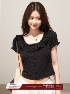 THROUS | Áo Thun Đính Ren Hoa Cổ U Ôm Sát