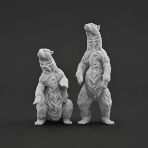 Polar Bear Dual Pose 1:35 Resin Animal Model Miniature White Bear GK Collectible Statue for Adults Static Animal Figurine