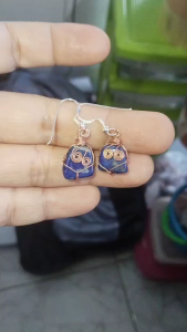 U6ต่างหูพลอยลาพิสลาซูลีแท้ตะขอเงินและลวดทองแดงดัดลาย