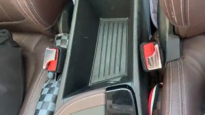 Toyota Vios Yaris Corolla Cross CHR เบาะนั่งรถนิรภัยเข็มขัดนิรภัยเข็มขัดคลิปโลหะแทรกการ์ดอัตโนมัติที่นั่งภายในเบาะเตือน