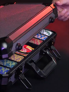 Poker chip set casino games casino chips poker chips/mahjong chips/Texas Holdem chips with carrying case