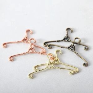 Miniature Wooden And Alloy Clothes Hanger Dollhouse Prop Life-like Furniture Model Photography Accessory for Toy Houses