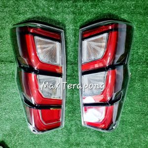 (งานเข้ารูป)(1 คู่)ไฟท้ายดีแม็ก LDA 2024 เกรด A ปลั๊กตรงรุ่น พร้อมหลอดไฟ รับประกัน 6 เดือน ส่งเก็บเงินปลายทางได้