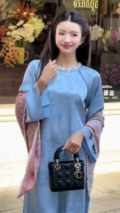 Áo dài cách tân Tâm Giao dáng suông cổ tròn đính ngọc và đá vải gấm tơ đẹp tay dài - Áo dài Ngọc Mai
