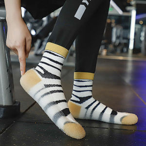 Indoor Sports Shoes Men Women Gym Anti-slip Shock Absorption Lightweight Silent Soft Bottom Jump Rope Yoga Running Shoes