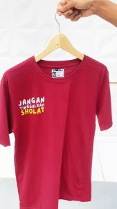 Kaos Distro Sholat: Pilihan Nyaman untuk Kaos Pria Lengan Pendek