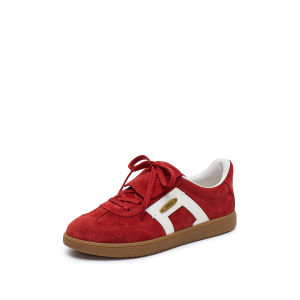 รองเท้าผ้าใบผู้หญิงสีแดง Staccato รองเท้าลำลองสไตล์ย้อนยุค รองเท้าส้นแบนแบบสวมหัวกลม พื้นยาง สวมใส่สบาย