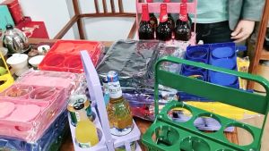 Bottles Crate Foldable Bottle Holder Caddy for Milk Juice Wine or Beer Bottle 6 Bottles Carrier Basket with Handle for KTV Party Outdoor Picnic