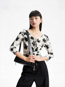 Vero Moda | Rose Velvet Print Fitted T-shirt