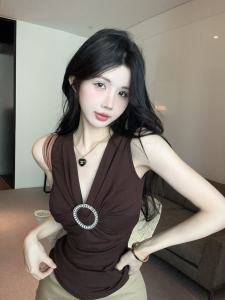 GUZILIAN | เสื้อกั๊กแขนกุดเอวสูงทรงเข้ารูปสไตล์อเมริกันสำหรับผู้หญิง ดีไซน์คอวี เซ็กซี่ แขนกุด ทรงเข้ารูป สวมใส่ได้ทุกวัน