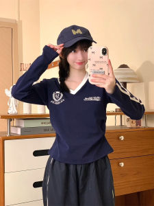 เสื้อยืดคอกลมพิมพ์ลายตัวอักษรสไตล์เกาหลีสำหรับผู้หญิง แขนยาว ทรงเข้ารูป เสื้อสั้นเข้ารูปเอว เสื้อผ้าทำงานฤดูใบไม้ร่วง