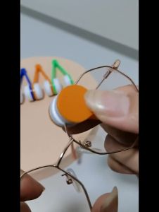 Kẹp Vải Sợi Lau Bui Vết Bẩn Mắt Kính Tiện Lợi - Kẹp Lau Mắt Kính