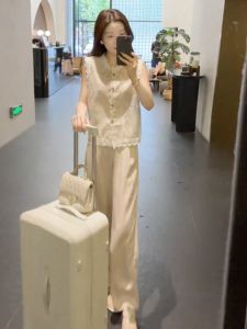 New 2025 Summer Fashion Chinese Style Embroidered Lace Sleeveless Shirt And Pants Two-Piece Set Cotton Material Elegant