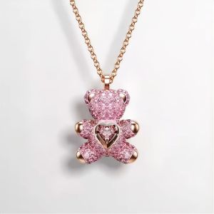 จี้สร้อยคอตุ๊กตาหมีสวารอฟสกี้ สีชมพู เคลือบโทนสีโรสโกลด์ จี้ตุ๊กตาหมี สร้อยคอผู้หญิง สร้อยคอ จิวเวลรี่ ของขวัญ ของขวัญวันครบรอบ จี้ สร้อยคอเงินสเตอร์ลิง สร้อยคอเงิน จี้ ของที่ระลึก สร้อยคอเงินแท้ 925 จัดส่งรวดเร็ว ส่งฟรี สร้อยคอจี้เพชร