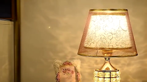 Tonys Luxury Crystal Table Lamp Gold Finish Modern Decorative Bedside Light for Bedroom Home Decor
