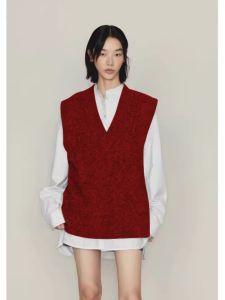 เสื้อกั๊กถักคอวีสีแดงหรูหราสไตล์ฝรั่งเศสสำหรับผู้หญิง เสื้อคลุมยาวปานกลางหลวมๆ ฤดูใบไม้ผลิและฤดูใบไม้ร่วง