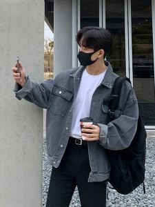 เสื้อแจ็กเก็ต กลคอปกทรงหลวม แฟชั่นสไตล์เกาหลี หล่อแมทช์ลูกค้า เสื้อแจ็กเก็ตยีบและยีนส์ใหม่ เสื้อแจ็กเก็ตยีนส์ผู้ชายสำหรับมุ่งหวานและการวิ่งผ