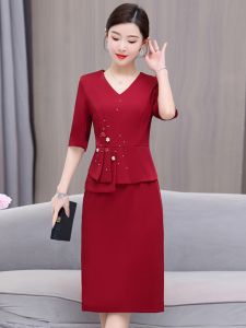 Silk Evening Dress V-neck Five-sleeved Bodycon Mid-waist A-line Silken Gown for Wedding Suitable for Autumn Season