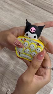 Gantungan Kunci Game GUESS WHERE IAM Mini Portable Bahan Plastik Ramah Lingkungan