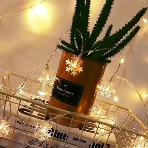 Đèn LED Dây Trang Trí Giáng Sinh Hình Bông Tuyết Dài 4 Mét Đèn Nháy Cắm Điện Ánh Sáng Vàng Ấm Decor Cho Cây Thông